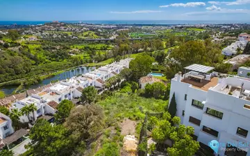 1329m2 Plot for Sale in Benahavís-38430
