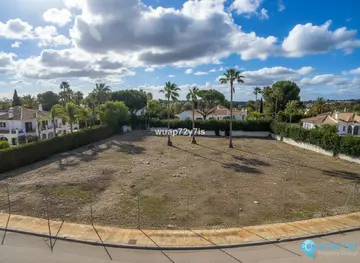 1718m2 Plot for Sale in Guadalmina Baja-38630