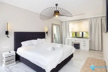 6 bedroom House for Sale in Málaga-38684