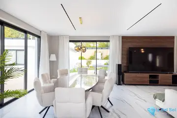 6 bedroom House for Sale in Málaga-38677