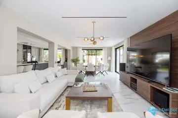 6 bedroom House for Sale in Málaga-38680