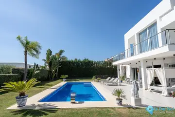 4 bedroom House for Sale in La Quinta-38892