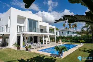 4 bedroom House for Sale in La Quinta-38893