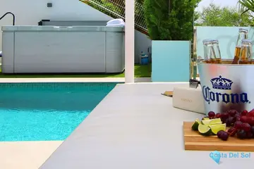 5 bedroom House for Sale in La Cala de Mijas-39049