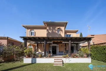 4 bedroom House for Sale in The Golden Mile-39656