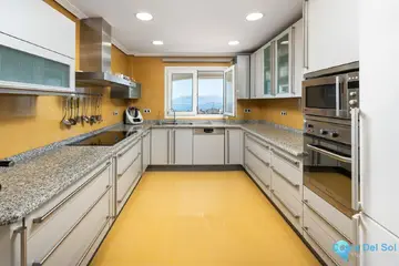 5 bedroom House for Sale in Málaga Este-40106