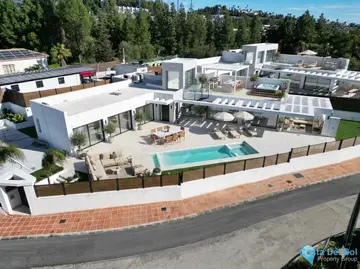 6 bedroom House for Sale in El Chaparral