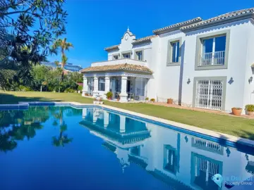 4 bedroom House for Sale in Estepona