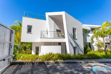 4 bedroom House for Sale in The Golden Mile-40908