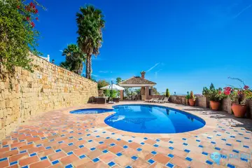 6 bedroom House for Sale in La Mairena-40974