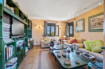 6 bedroom House for Sale in Estepona-41128