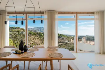6 bedroom House for Sale in El Madroñal-41500