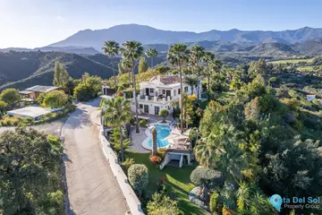 6 bedroom House for Sale in Estepona-42042