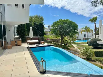 5 bedroom House for Sale in The Golden Mile-42348