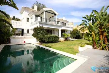 6 bedroom House for Sale in Nueva Andalucía