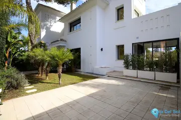 6 bedroom House for Sale in Nueva Andalucía-42752