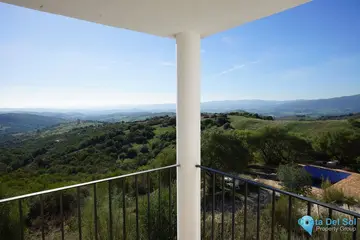 8 bedroom House for Sale in Gaucín-43000