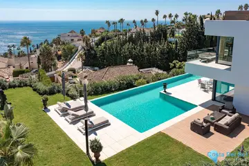 4 bedroom House for Sale in Manilva