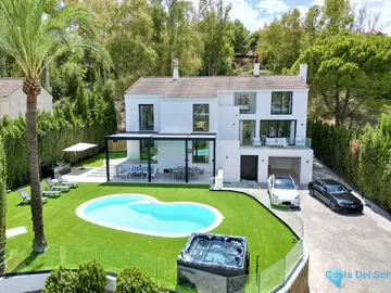 5 bedroom House for Sale in Nueva Andalucía