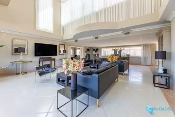 5 bedroom Apartment for Sale in Nueva Andalucía-43793