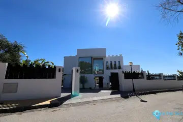 4 bedroom House for Sale in Elviria-43879