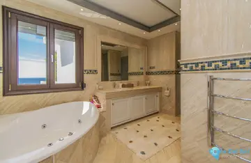 4 bedroom Apartment for Sale in Sierra Blanca-44045