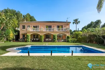 5 bedroom House for Sale in Nueva Andalucía