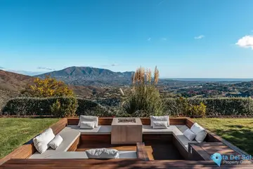 6 bedroom House for Sale in La Mairena-44302