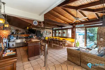 6 bedroom House for Sale in Marbesa-44510