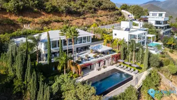 6 bedroom House for Sale in Elviria-44520