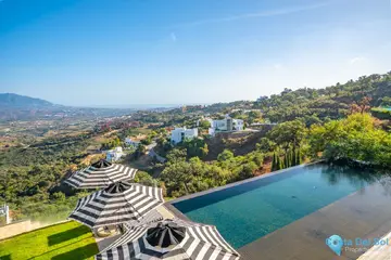 6 bedroom House for Sale in Elviria-44521