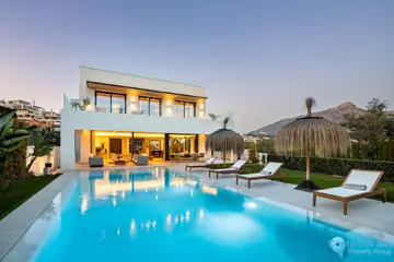 5 bedroom House for Sale in Nueva Andalucía-44694