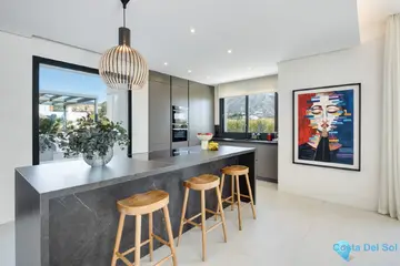 5 bedroom House for Sale in Nueva Andalucía-44696