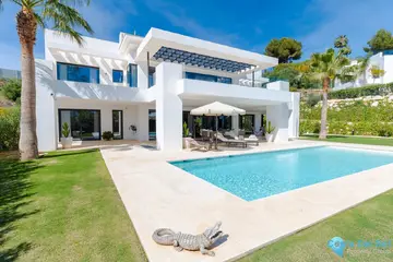 6 bedroom House for Sale in Nueva Andalucía-44941