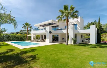 6 bedroom House for Sale in Nueva Andalucía-44943