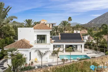 4 bedroom House for Sale in The Golden Mile-44952