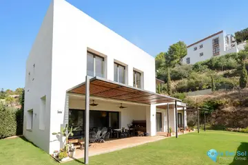 6 bedroom House for Sale in El Madroñal-45156
