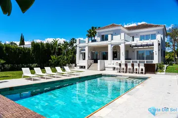 6 bedroom House for Sale in Nueva Andalucía-45261
