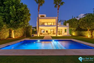 6 bedroom House for Sale in Nueva Andalucía-45306