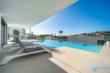 5 bedroom House for Sale in Nueva Andalucía-45365