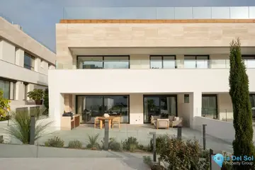 4 bedroom Apartment for Sale in The Golden Mile-45693