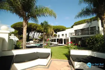 8 bedroom House for Sale in Cabopino-46020
