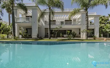 6 bedroom House for Sale in Guadalmina Baja-46026
