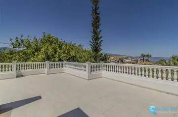 6 bedroom House for Sale in Guadalmina Baja-46028