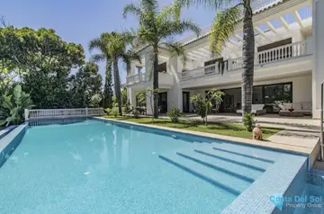 6 bedroom House for Sale in Guadalmina Baja-46043