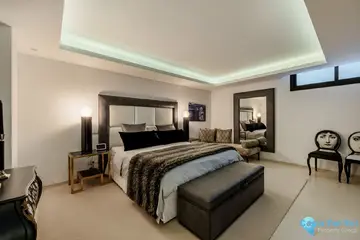 7 bedroom House for Sale in Nueva Andalucía-46075