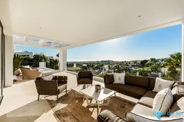 7 bedroom House for Sale in Nueva Andalucía-46077