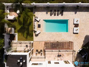 8 bedroom House for Sale in Artola-46078