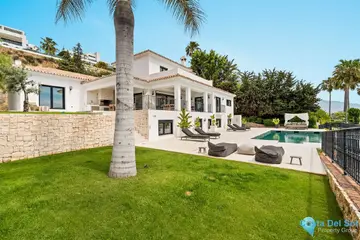 5 bedroom House for Sale in El Paraiso-46105