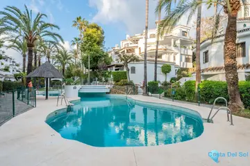 2 bedroom Apartment for Sale in Elviria-17224